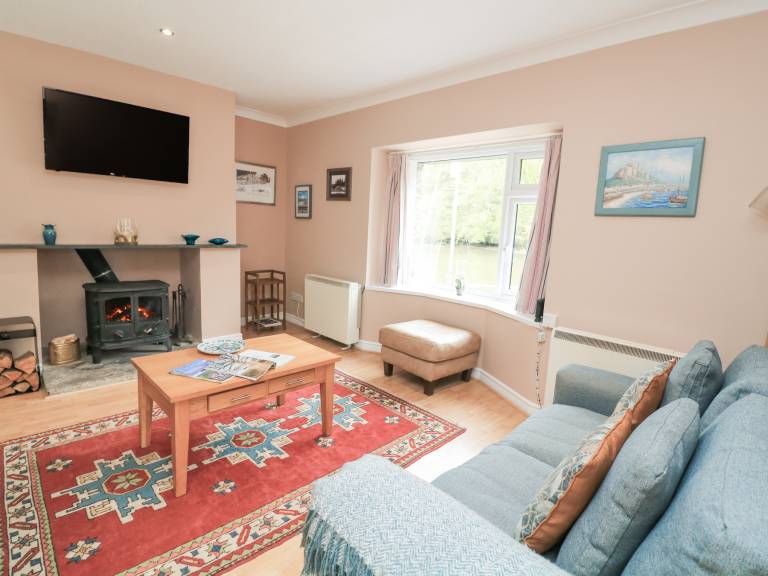 Cottage with garden & patio — photo 3