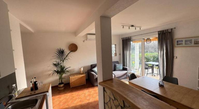 Rental apartment with BBQ, yard & patio | Dogs allowed — photo 2