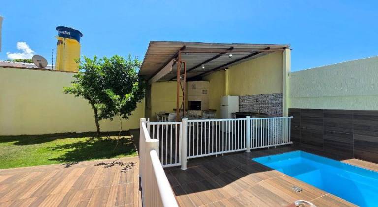 House with pool — photo 4
