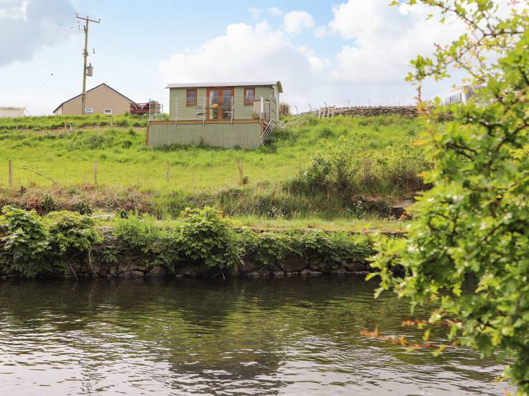 Cottage  Cwm-y-glo