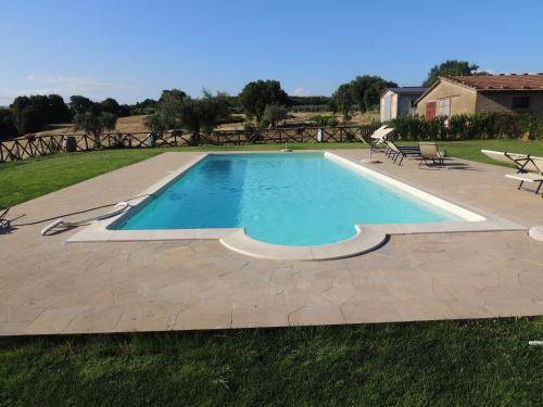 Farm with patio, yard & pool — photo 2