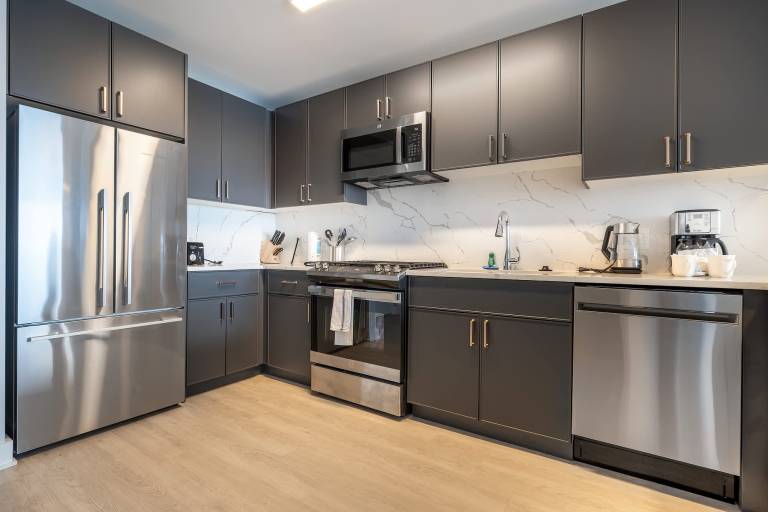 Apartment with terrace, pool & barbeque in Bron