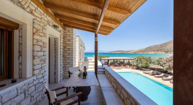 Charming serviced apartment with terrace, garden & pool | Close to the beach | Pets allowed — photo 3