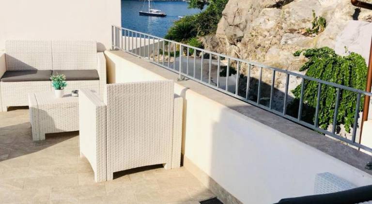 House with yard & terrace | Pets are welcome in Lipari