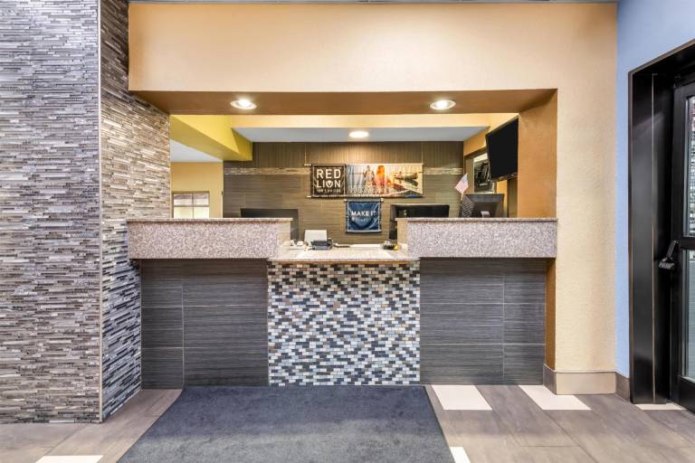 Red Lion Inn & Suites Blue Springs — photo 5