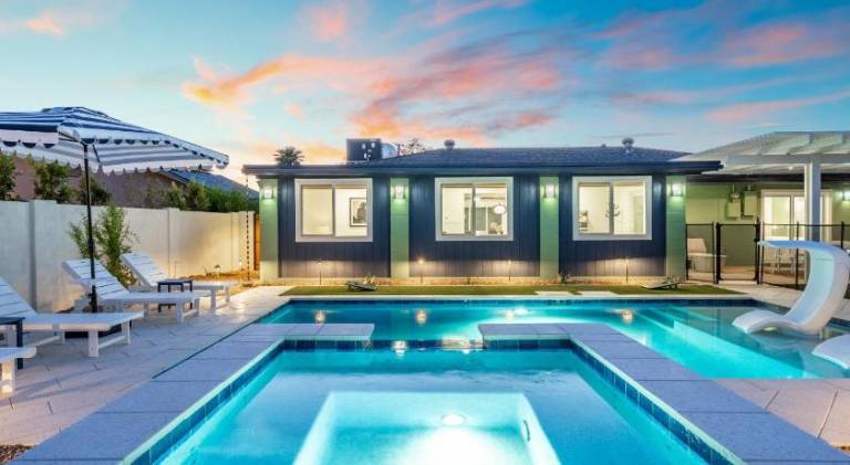 House with jacuzzi & pool — photo 3