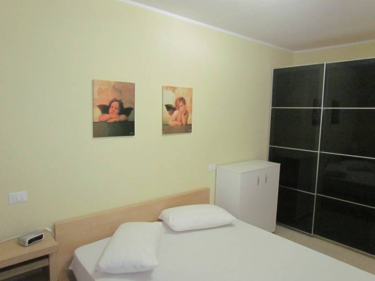 Rental apartment with yard & terrace — photo 3