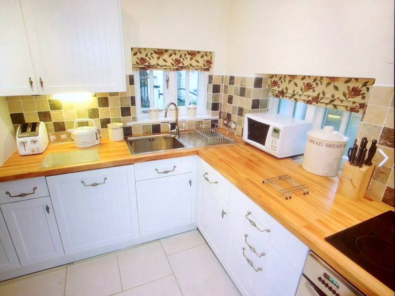 Family-oriented pleasant cottage with yard | Pets are welcome — photo 4