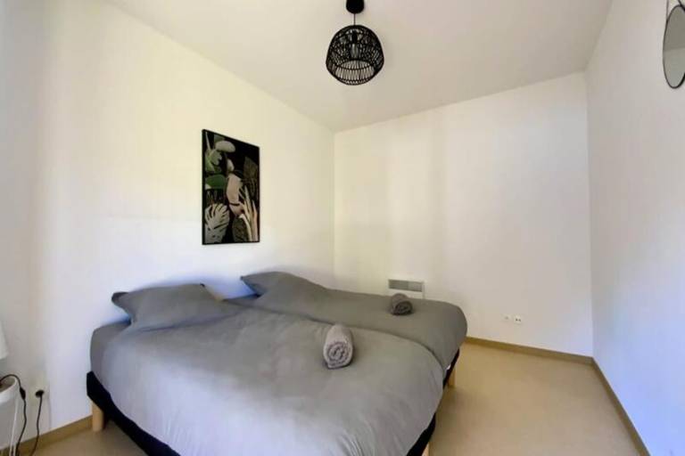 Rental apartment with yard, pool & patio — photo 3