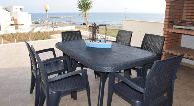 Fully equipped villa with garden, grill & jacuzzi | Next to the beach | Pets are welcome — photo 3