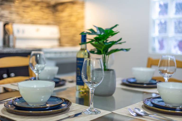 Bright 1BR Apt in Niagara Falls and Scenic Stay