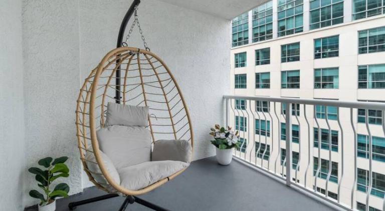 Luxury 36th Floor Suite, 2 Bedrooms & 3 Beds, 1 King, 1 Queen, Balcony w Sea View, Free Parking — photo 5