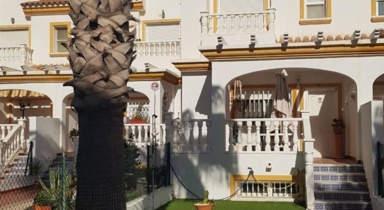 Fully equipped pleasant house with pool, barbeque & yard | Beach nearby | Good for workation | Pets allowed in Vera