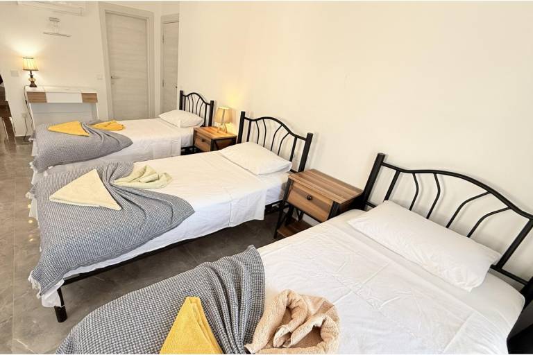 Villa-Sleeps 9-Parking-Pool-Bbq-Hot tub-Pets — photo 5