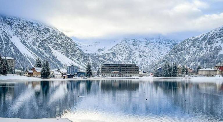 Pleasant lodge with patio & sauna | Next to the ski | Pets allowed in Arosa