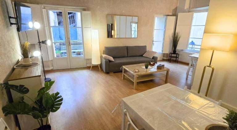 Holiday apartment with 1 room for 6 persons in Tours