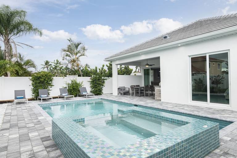 House Pelican Bay