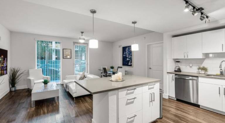 Holiday apartment with pool & hot tub | Perfect for remote work | Pets allowed in Miami, FL