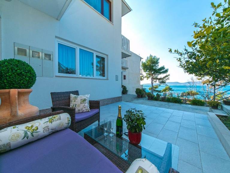Holiday apartment with terrace & grill — photo 4