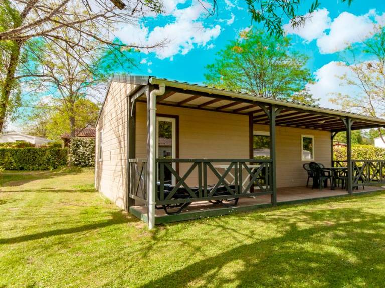 Child-friendly beautiful chalet with heated pool & patio | Pets are welcome — photo 5