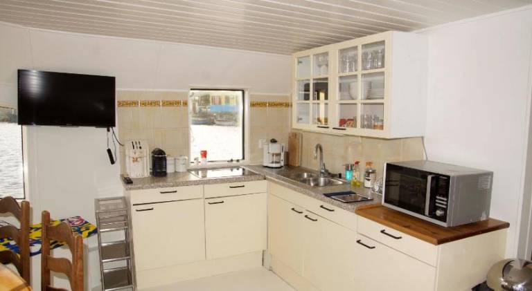 The Island Houseboat — photo 5