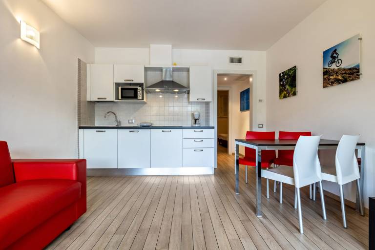 Apartment 'Bilocale 4 Persone Villa Treccani' with Lake View, Wi-Fi and Air Conditioning — photo 2