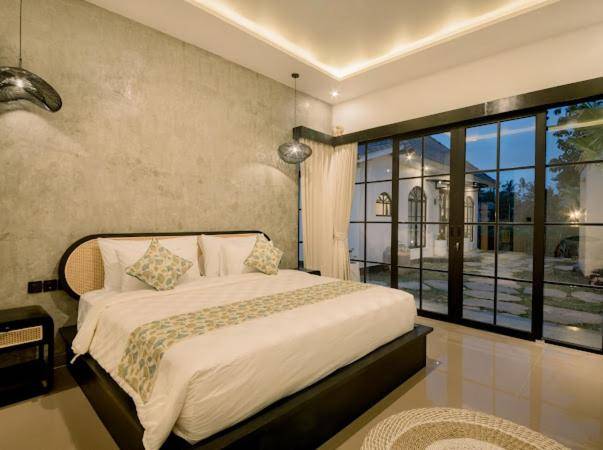 Villa with pool — photo 2