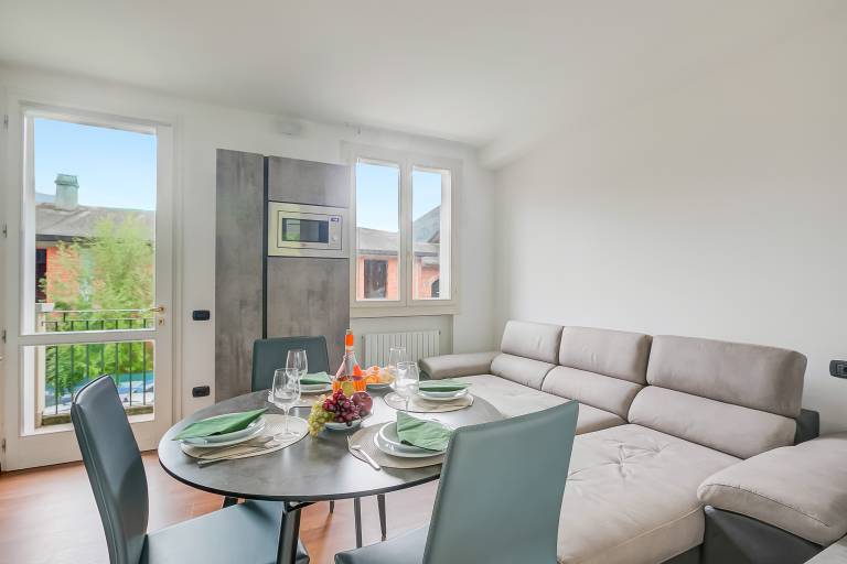 Apartment with patio | Lake view — photo 2
