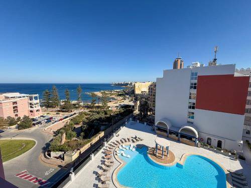 Serviced apartment with terrace & pool | Suitable for remote work — photo 2