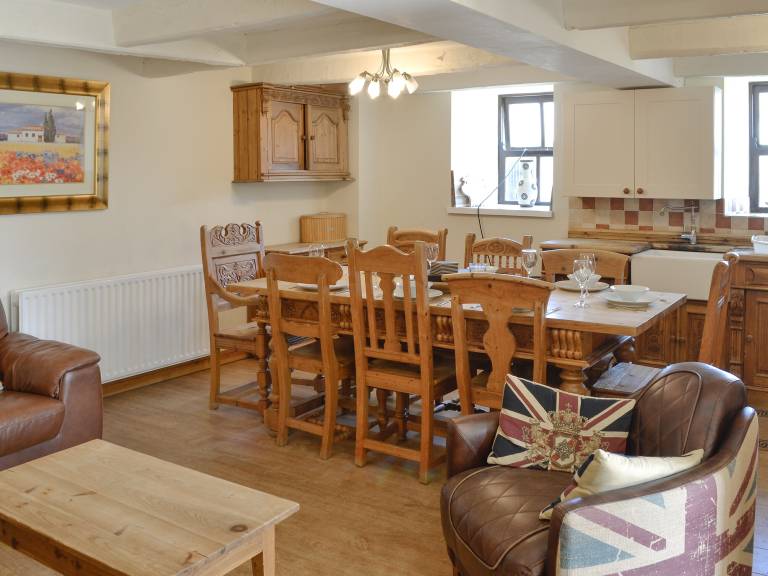 Children-friendly beautiful cottage with garden, grill & hot tub | Pets allowed — photo 5