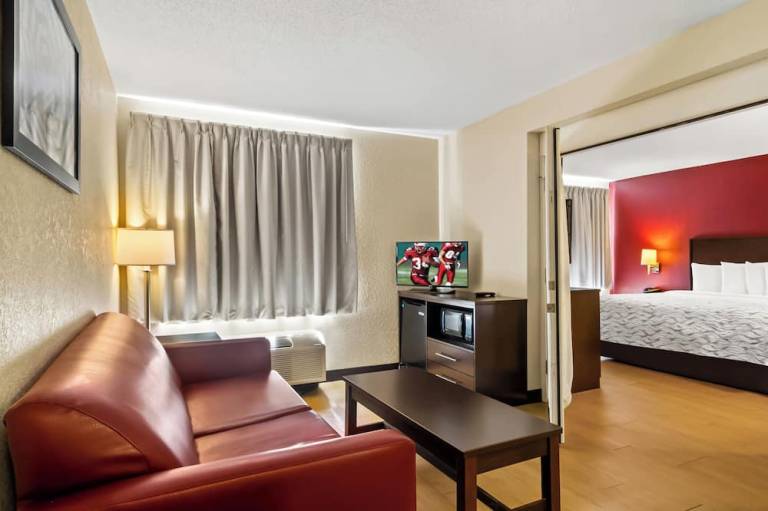 Red Roof Inn PLUS Jacksonville Southpoint
