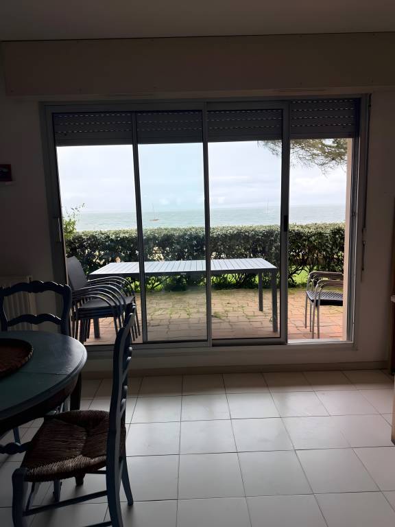 Apartment “Eugénie” with Arcachon Bay View, Private Terrace, Beach Access, and Wi-Fi — photo 4
