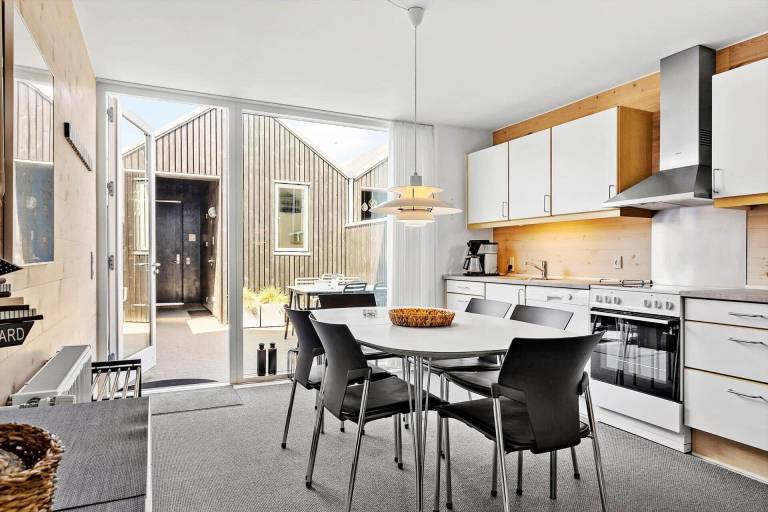 Vacation home with barbecue, sauna & patio — photo 3