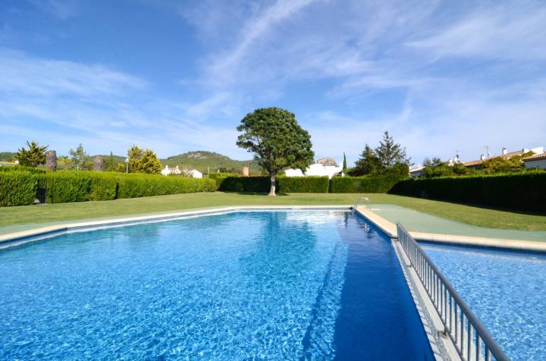 House with terrace, barbecue & pool — photo 3