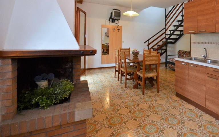 Bright and Spacious House with Green Retreat Outside — photo 2