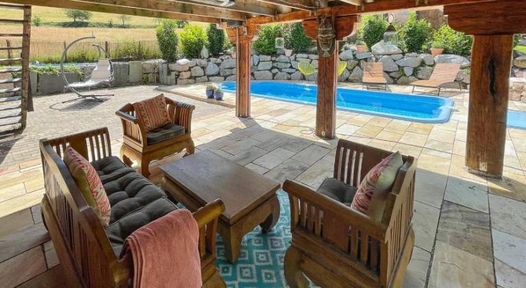Vacation home with pool | Pet-friendly — photo 3