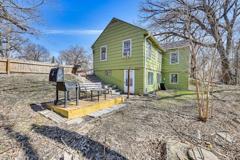 Walk to Iowa State University Pet Friendly Apt