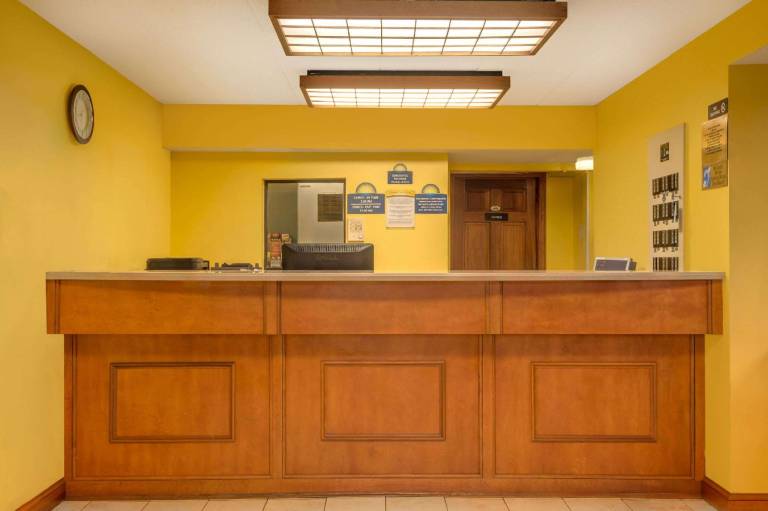 Days Inn by Wyndham Columbus Fairgrounds — photo 3