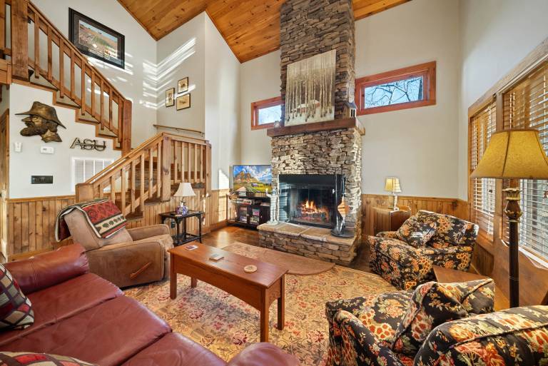Child-friendly vacation home with BBQ | Mountain view | Perfect for remote work | Pet-friendly in Blowing Rock, NC