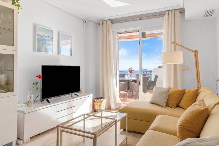 Duplex Penthouse with 4 Bedrooms and Stunning Sea Views — photo 2