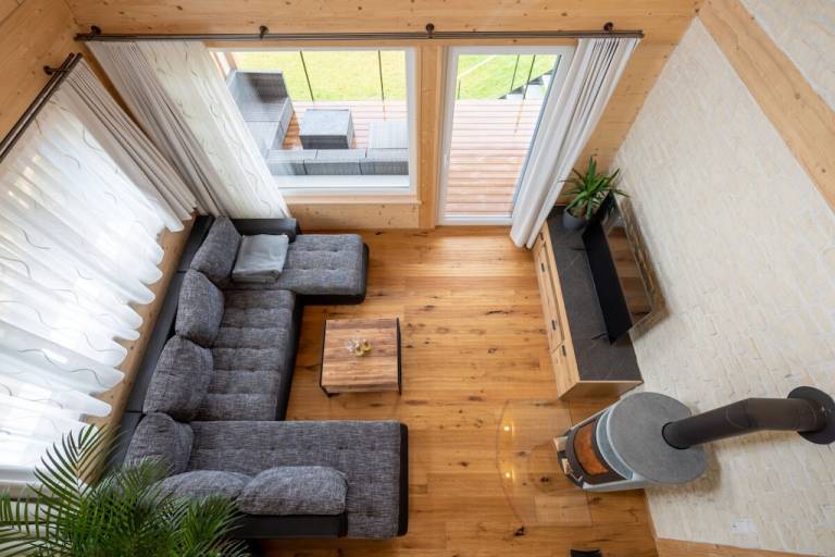 House with jacuzzi, yard & patio — photo 4