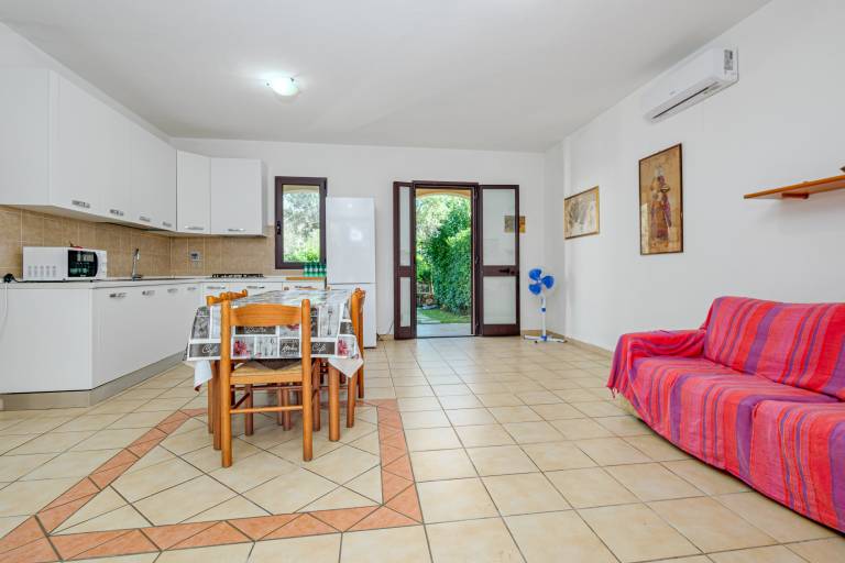 Villa with yard, barbeque & terrace — photo 4