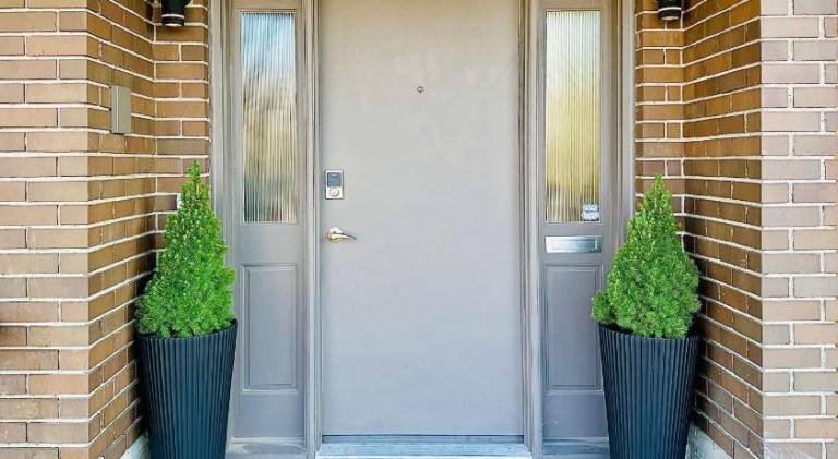 4BR 2BA Downtown-View Cozy House with Parking, Pet-Free in Vancouver, BC
