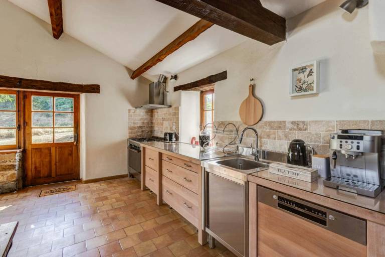Children-friendly vacation home with grill, garden & private pool | Pets allowed — photo 5