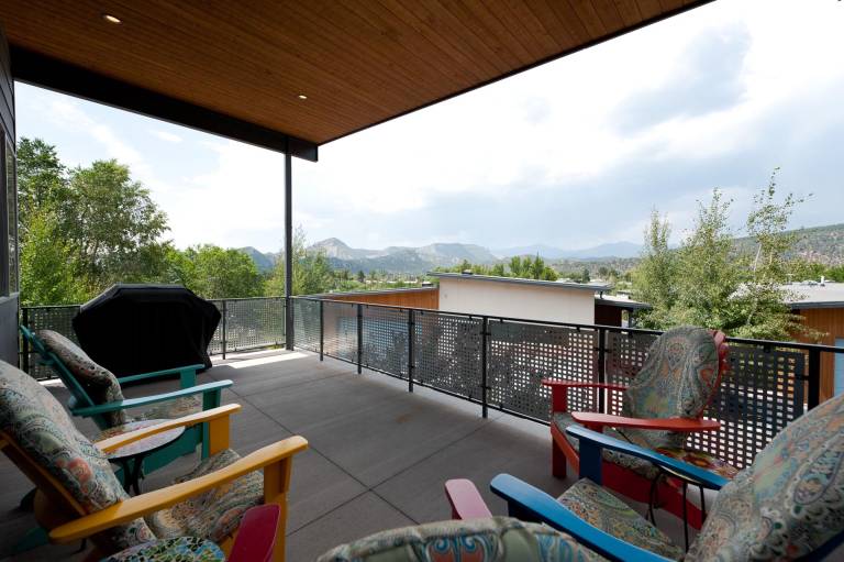 Townhome with Awesome Views - 1 Mile to Downtown - 30 Day Stay Required — photo 2