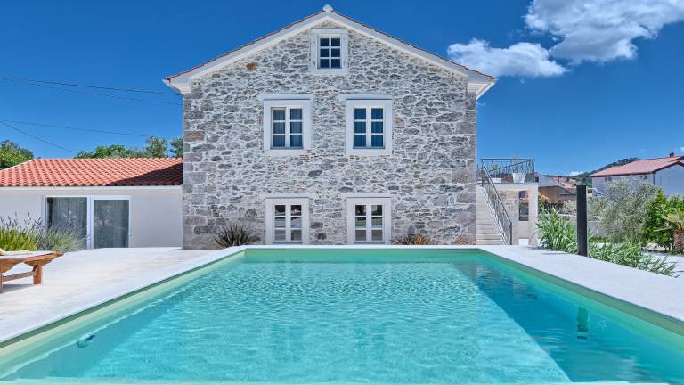 Villa Blue Bay - beachfront villa with a pool for 10 guest on island Ugljan by MyWaycation — photo 5
