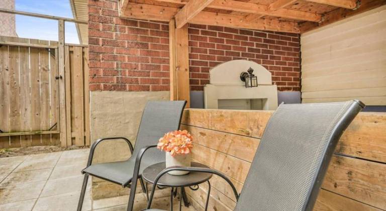 Comfy 2BR Apt near Beach and Downtown Free Parking — photo 4