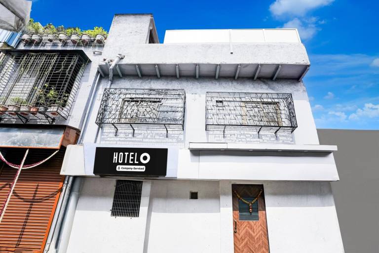 Super Hotel O Khar East Near Railway Station