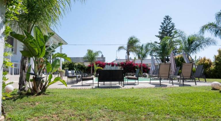 VILLA LEONARDO SAN FOCA - Room, Pool & Restaurant — photo 4