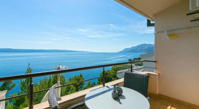 Rental apartment with yard & patio — photo 4